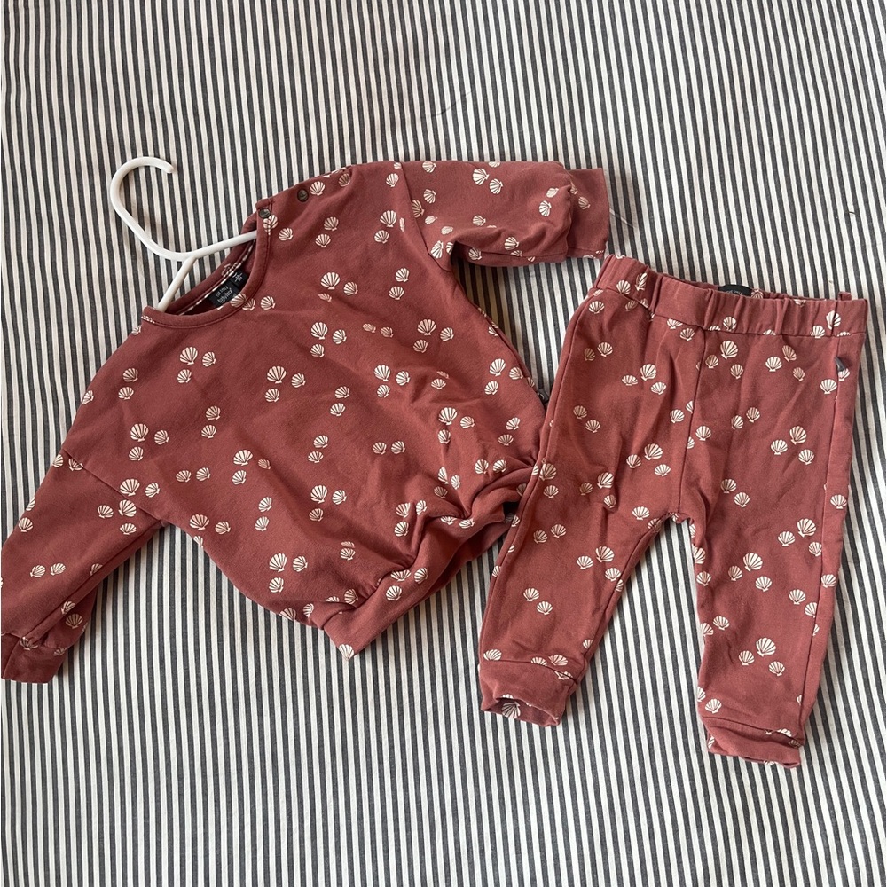 Babyface infant girl shell print jogger set